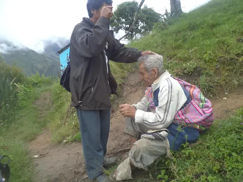 Orando para recibir a Cristo / Tayta Diosman chalapacunanpä mañacun