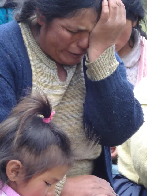 Al entender en su idioma se conmueve / Wanca limayninćhu tantiälul wa'acun