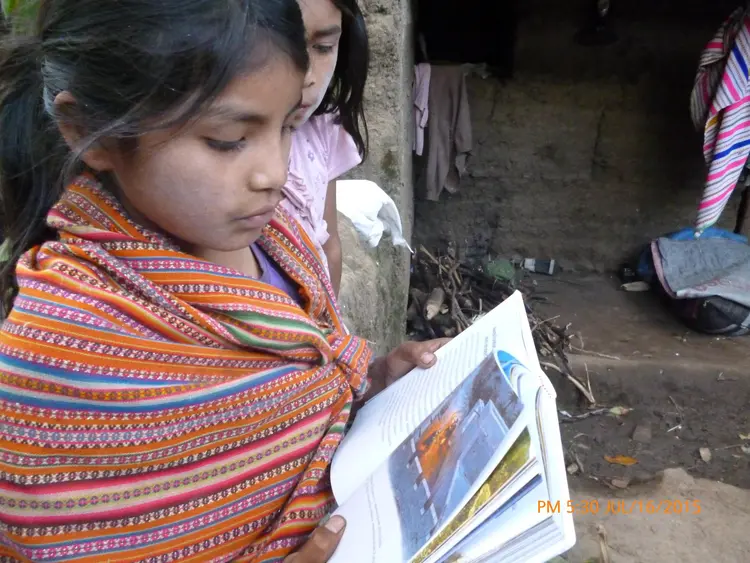 Leyendo la Historia Bíblica/Tayta Diospa willacuyninta lïgiyan